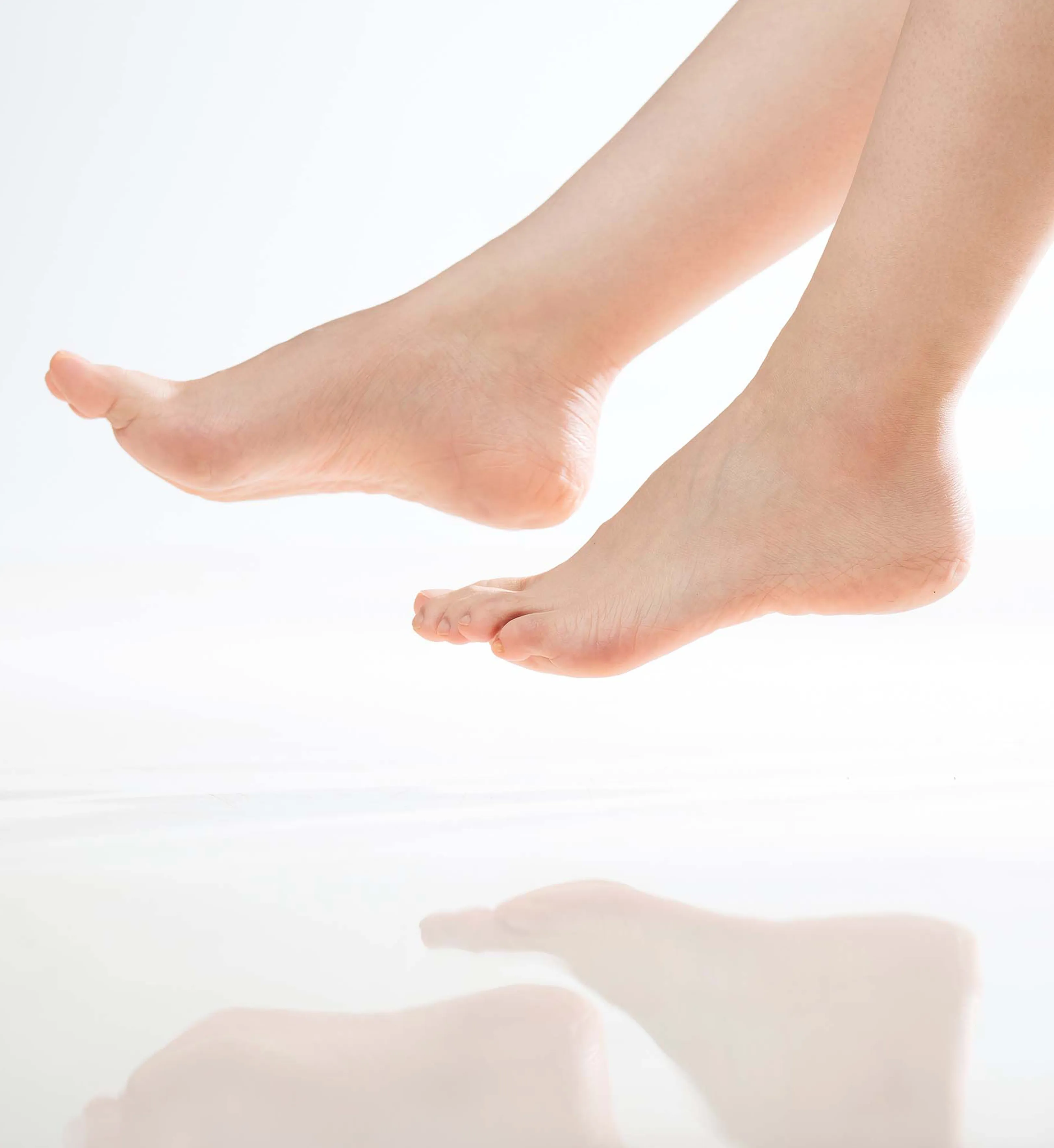 Material and Efficacy of Hand and Foot Mask